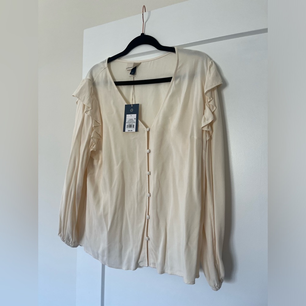NWT Universal Thread Size L Off White Ruffle Blouse